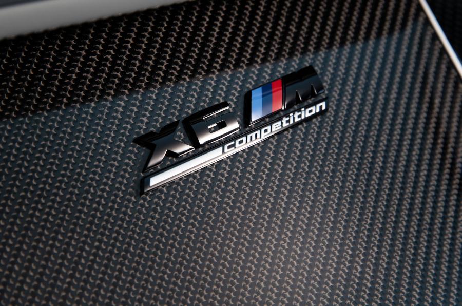 Логотип BMW X6 M Competition (F96) 2020 года  (NA) (фото 129 из 146)